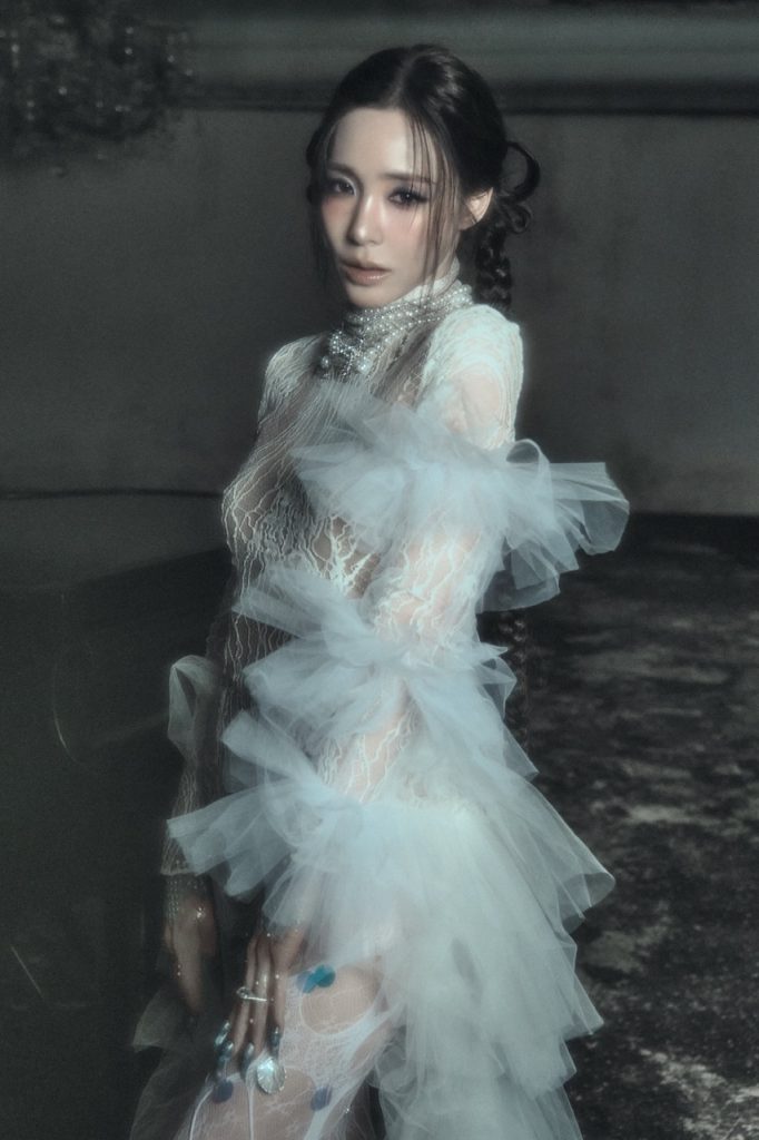 Tiffany Young Visual Photo 01 Large