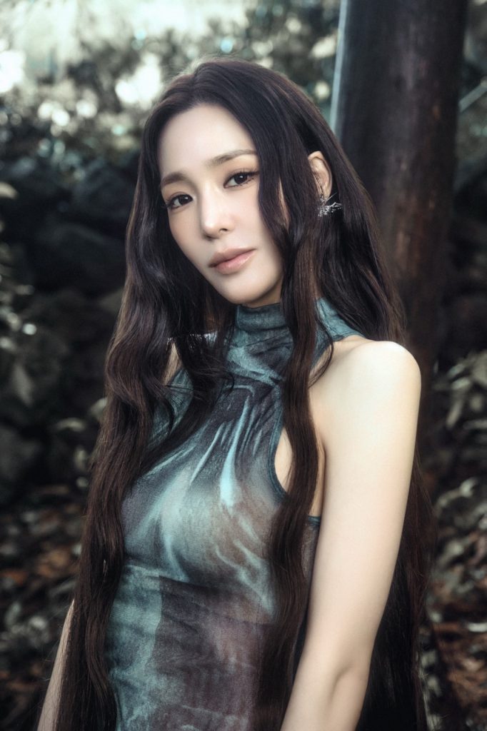 Tiffany Young Visual Photo 02 Large